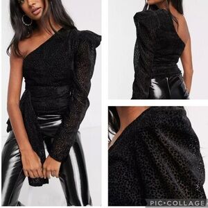 Lost Ink Women's Black‎ Velvet one Shoulder Crop Top A28